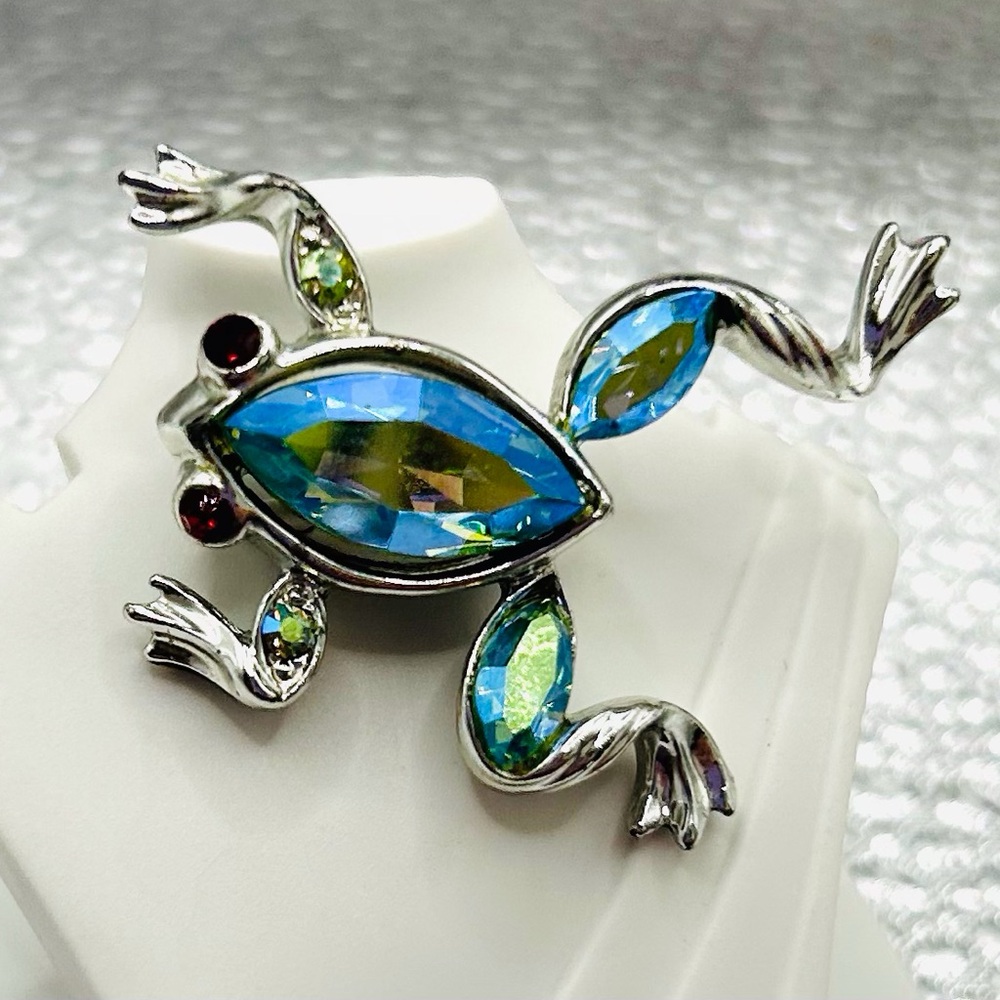Elegant Lisner Silver Frog Brooch with Aurora Borealis Accents